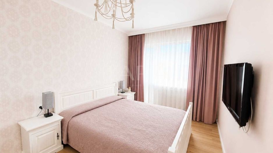 Apartament cu 3 camere, terasă de 125 mp, Baciu. - Poză 4