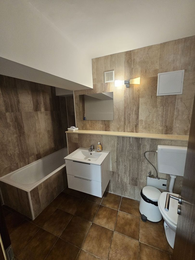 Oportunitate, Vanzare 3 Camere, PE Bd Decebal Bloc Monolit, Metrou Piața Muncii - Poză 1