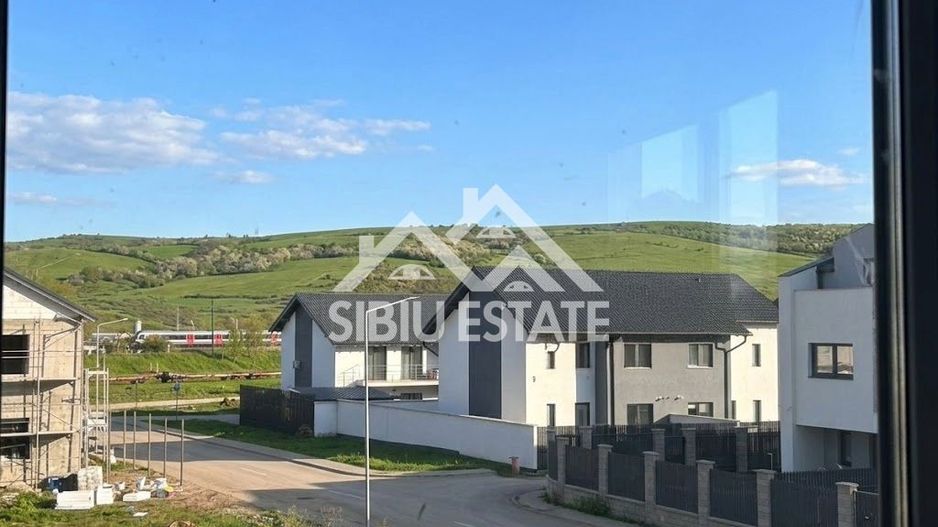 Apartament 3 Camere, 2 Băi și Balcon + POD - Poză 1