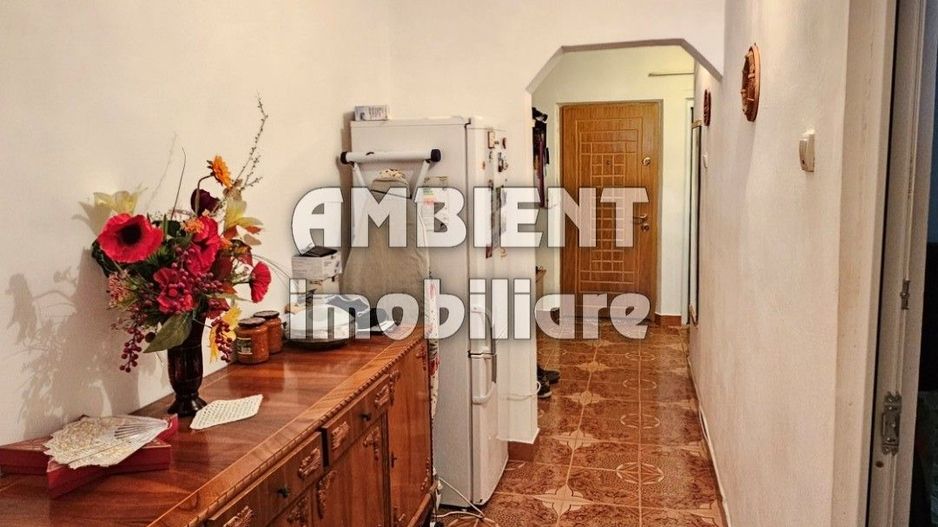 Apartament 3 camere, mobilat si utilat, etaj 4, zona CARTIER; - Poză 2