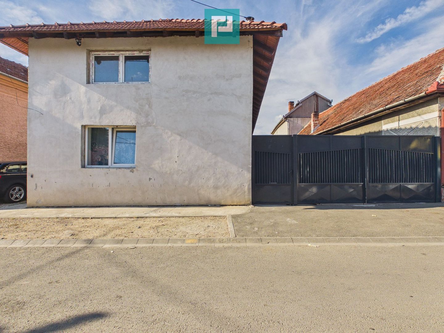 Casă P+E cu două apartamente, zona Drăgășani - Poză 1
