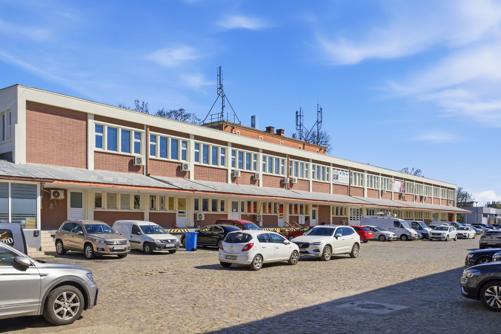 FALEZA NORD cladire multifunctionala 4600 mp cu acces din Bdul Mamaia! - Poză 25