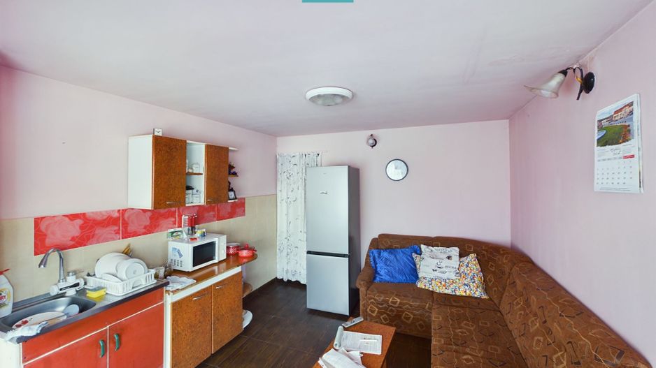 Casă cu 2 camere și 456 mp teren în Ghioroc - Poză 3