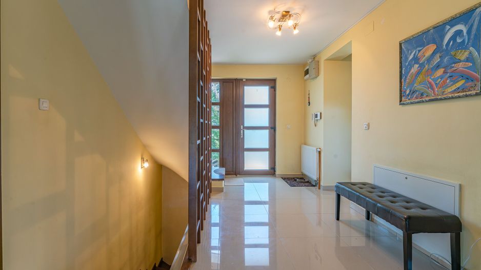 Casa Sacele amplasata in vecinatatea padurii cu pompa de caldura - Poză 11