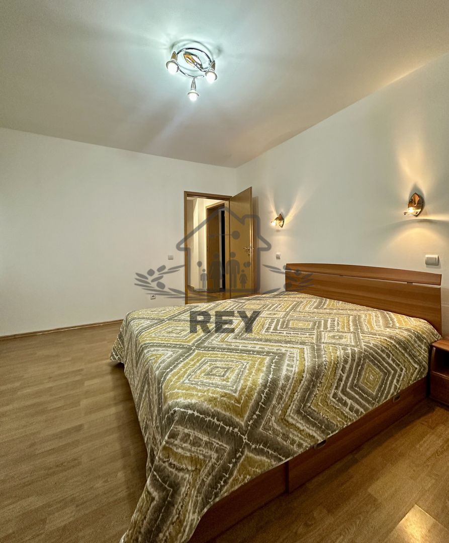 Apartament 4 camere cu garaj zona Strand- V.Aurie - Poză 3