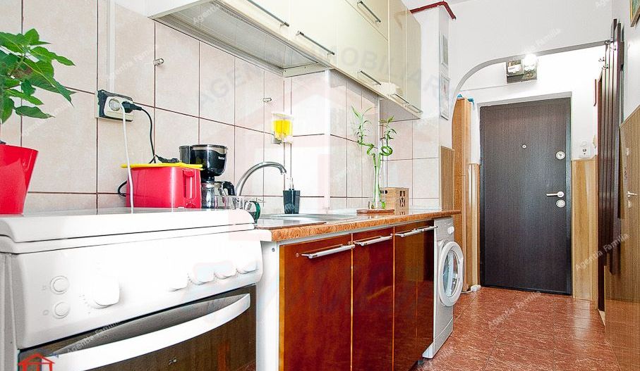 Apartament 2 camere decomandate, Micro 19 etaj 7/10, vedere panoramică - Poză 6