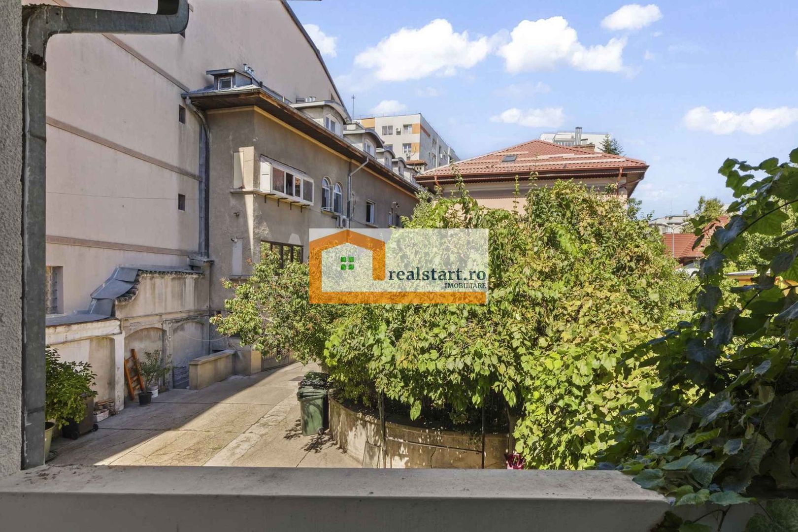 Langa Metrou, curte proprie 200mp, Garaj, 3 camere, centrala, pet friendly - Poză 14