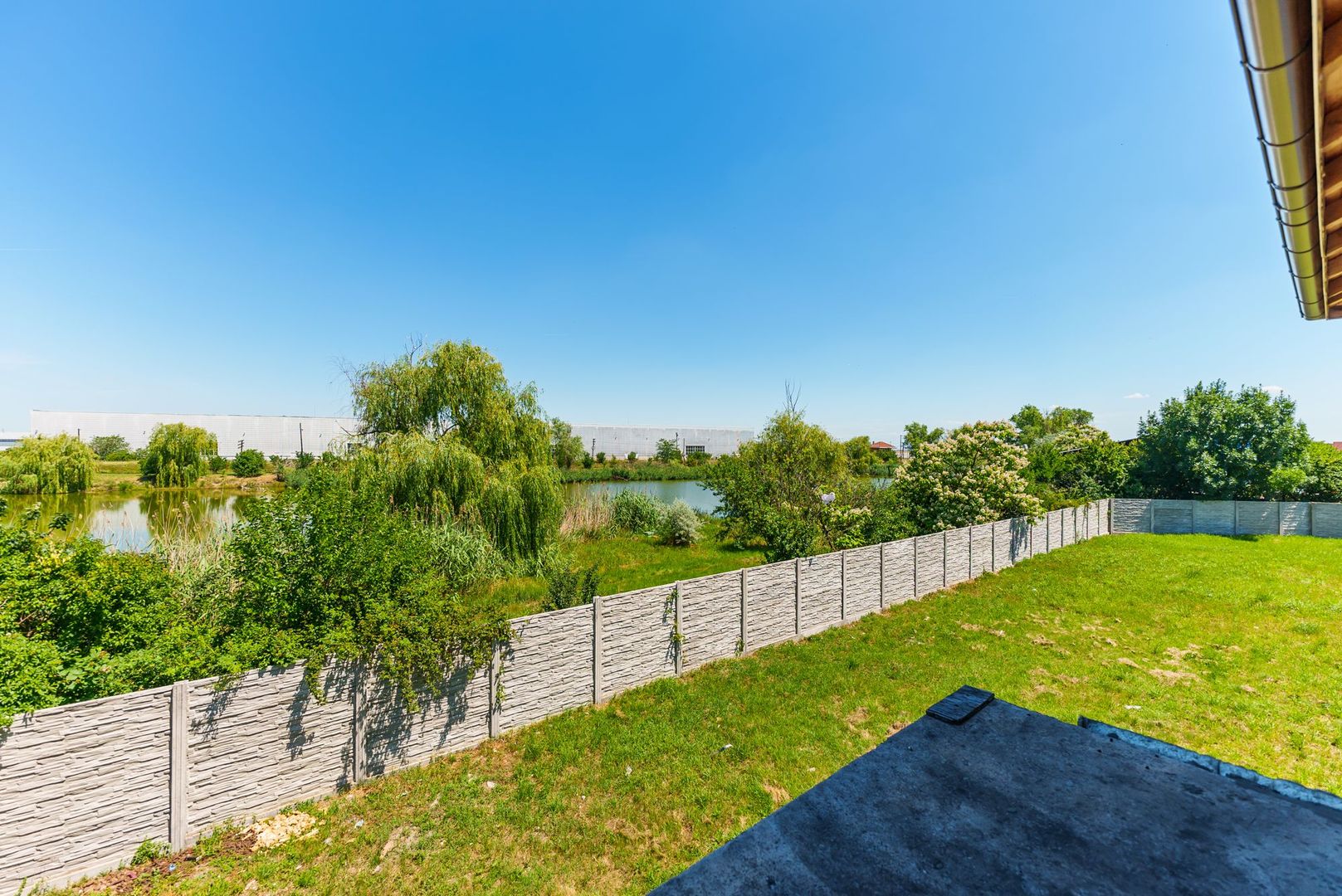 Vilă cu arhitectură modernă în Săcălaz - Poză 32