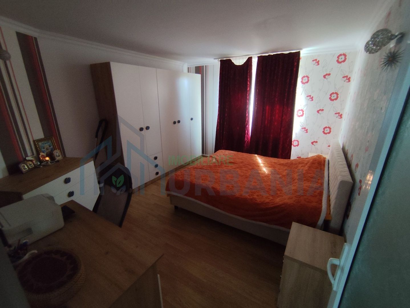 Vilă în Valea Adâncă, 5 camere, la 800 m de Aleea Tudor Neculai – Dormitor la parter - Poză 8