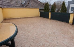 Casa de locuit Central 310 mp utili + 2 spatii comerciale de la strada