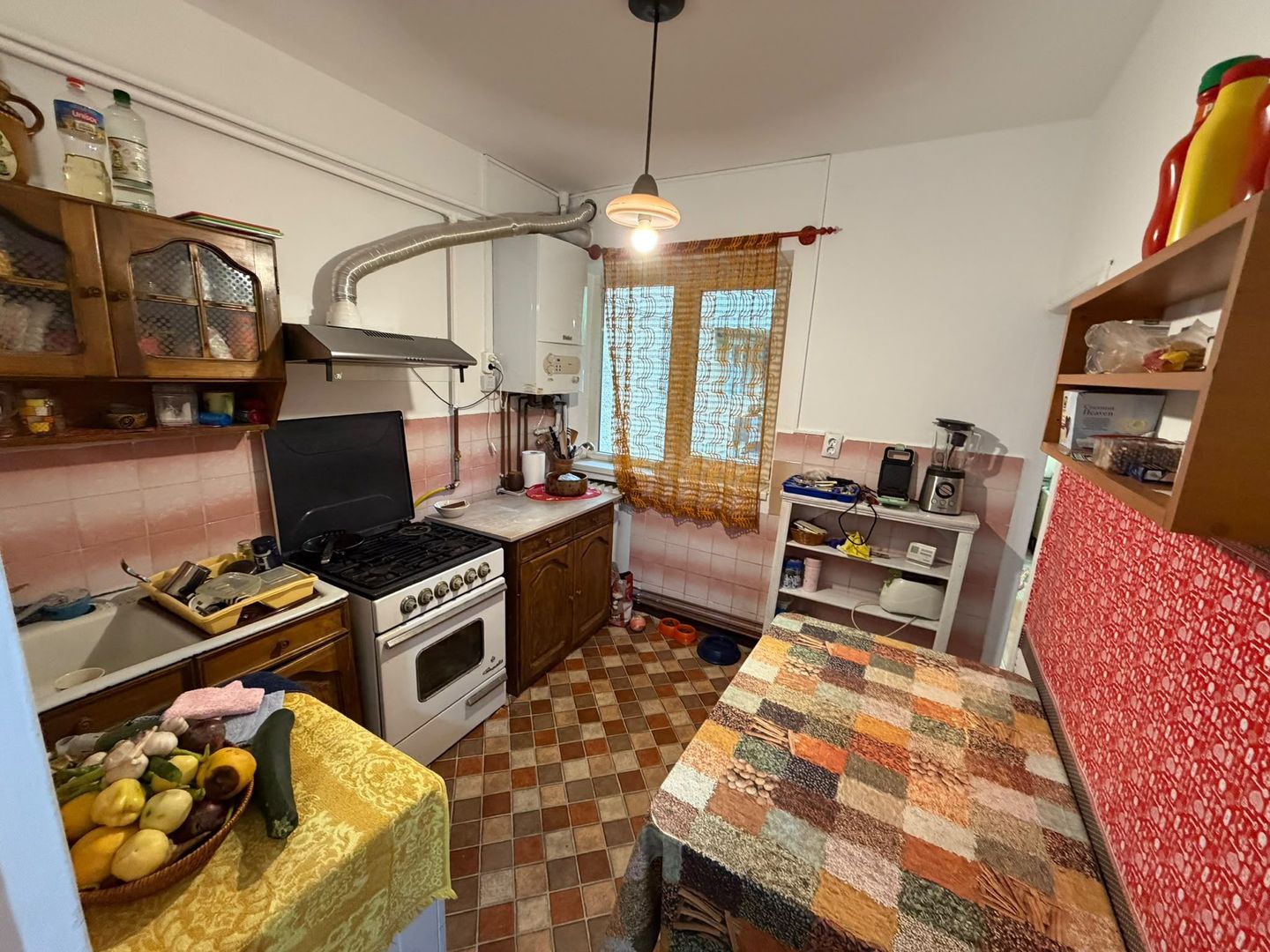 APARTAMENT CU 2 CAMERE 52 MP , PARTER  ,  ZONA CORNISA  5 MINUTE UMF - Poză 2