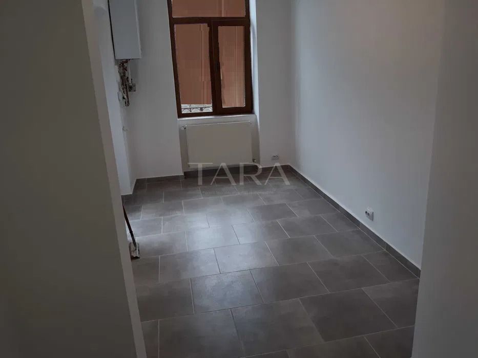 Vanzare apartament 3 camere, ULTRACENTRAL, zona Orange. - Poză 2