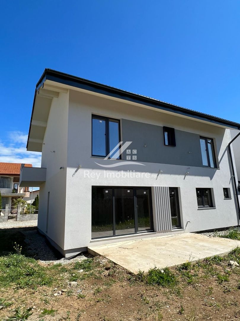 Casă construcție de Lux de vânzare în Șelimbar zonă bună - Poză 4