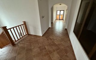 VILA  - ARADULUI. -British - Poză 45