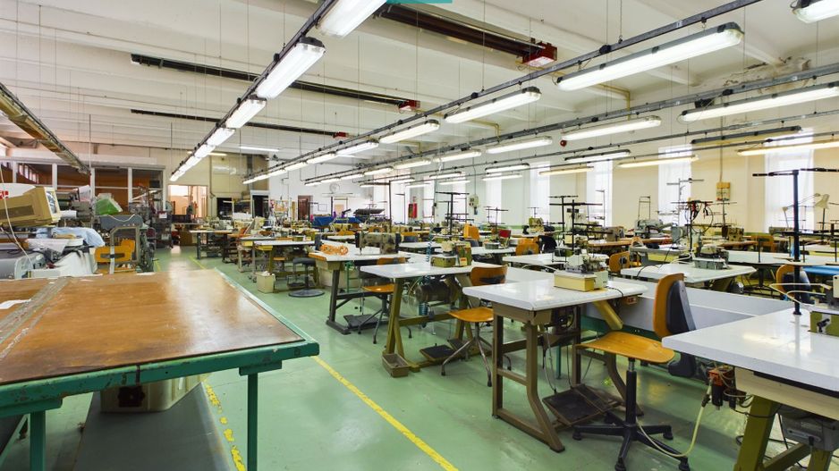 Spațiu industrial cu platformă betonată și teren - Poză 4