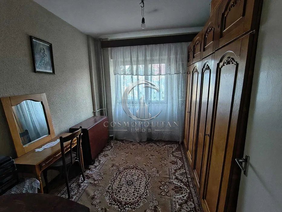 Apartament cu 3 camere ~ zona Pod/Rm. Sarat ~ etaj 2din4 - Poză 4