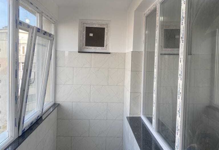 apartament 3 camere, RENOVAT 100 %, totul nou - Poză 1