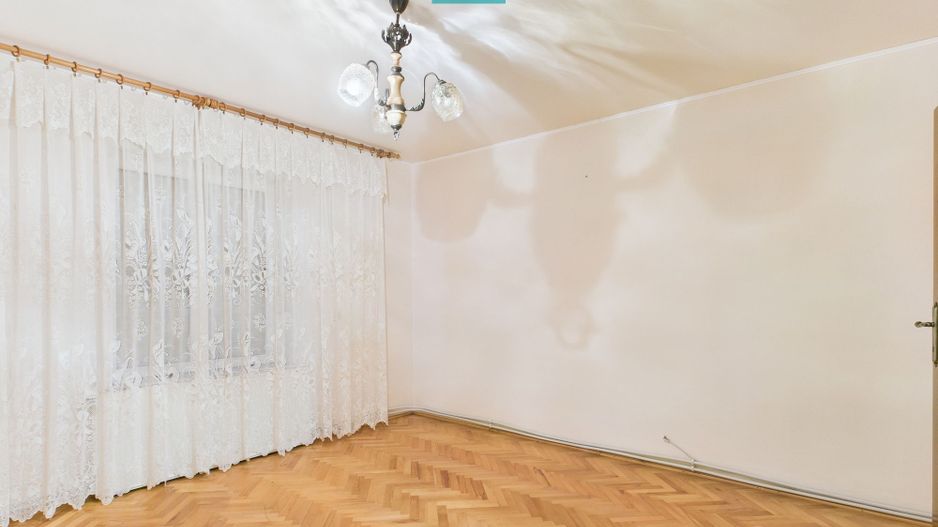 Casă cu 2 corpuri  și 5 camere în Livada - Poză 6