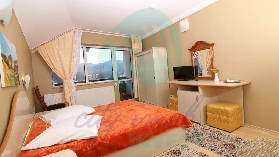 Vila cu 24 de camere cu priveliste superba ideal investitie in PREDEAL - Poză 8