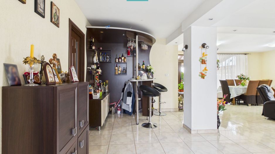 Vilă cu 6 camere și teren generos în Șagu - Poză 7