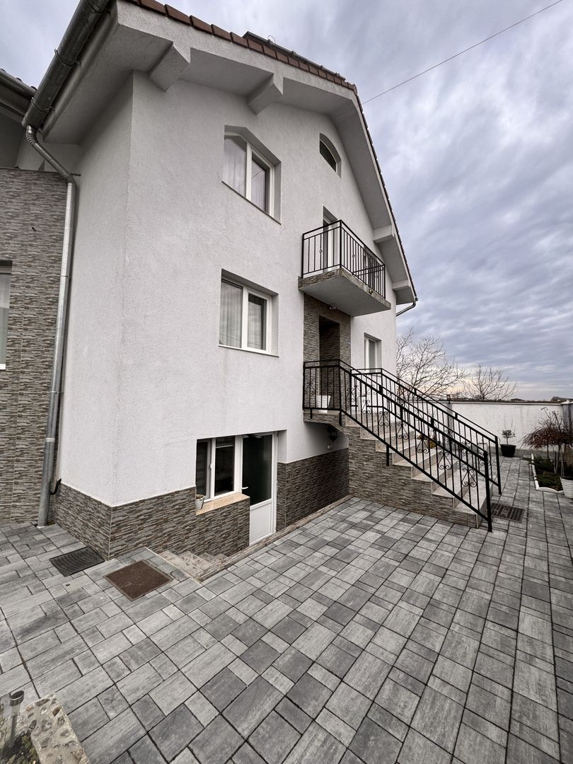 Vilă spațioasă cu 6 camere – Cartierul Viena, Oradea - Poză 19