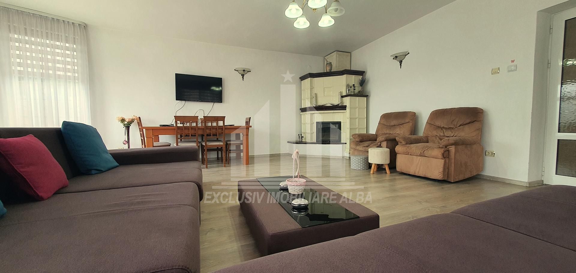 Propunem spre vanzare vila pozitie ultracentrala in Cetate - Poză 1