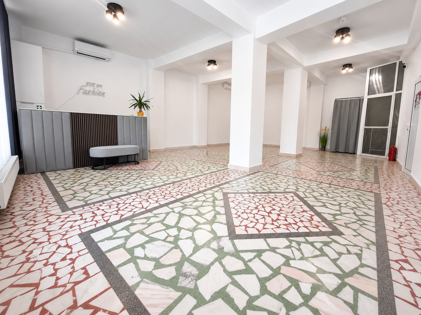 Spatiu Comercial Premium | B-ul Mamaia | Parter | 66 mp - Poză 2