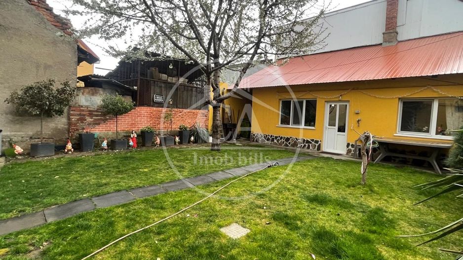 Casa de vânzare cu 7 camere in zona Nufarul, Oradea - Poză 2