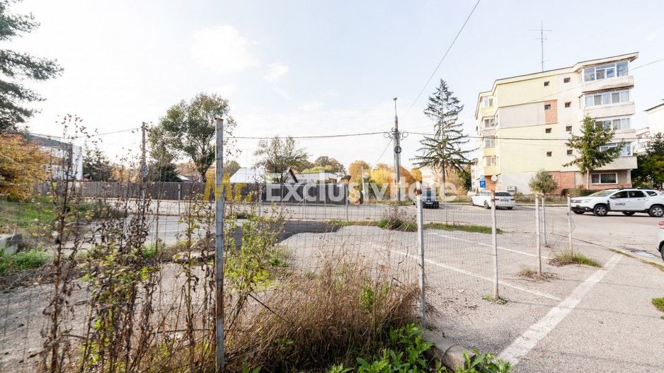 Teren stradal pe colț - Ideal afacere - front stradal mare - Poză 10