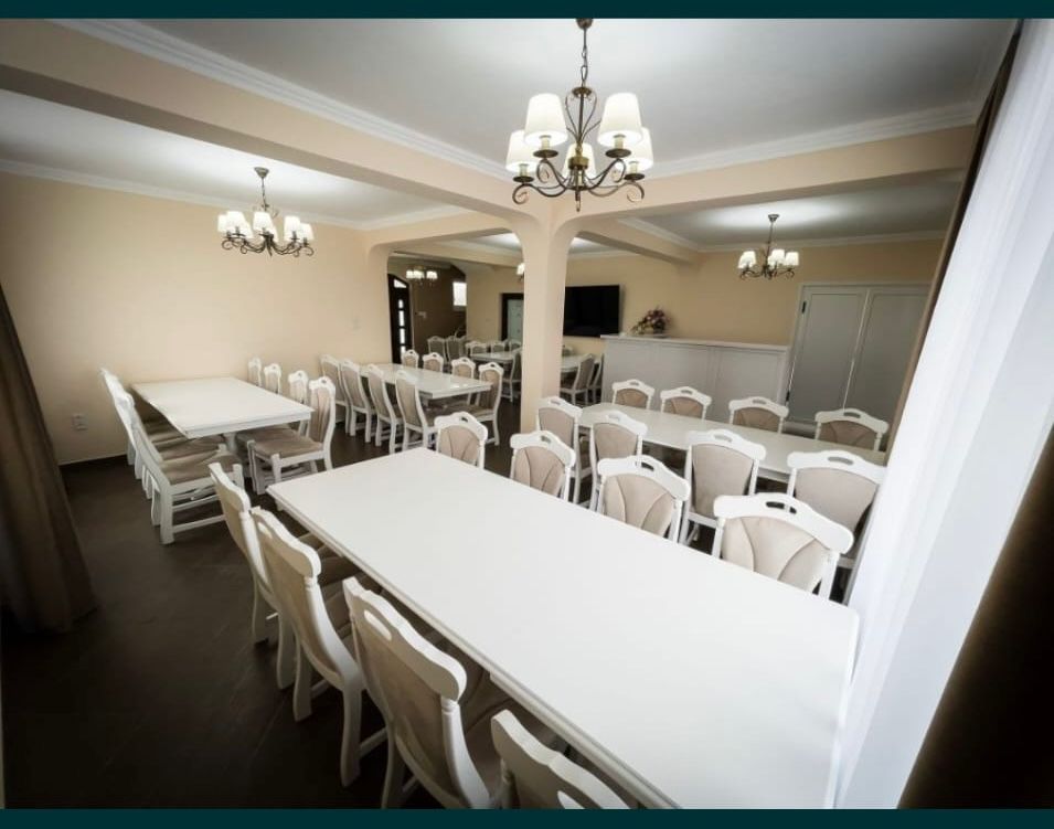 Restaurant + Pensiune in IOSIA P+M - Poză 2