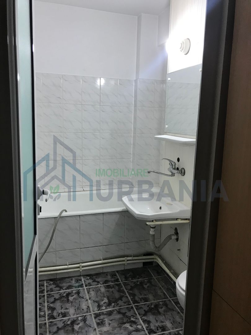 Vând apartament 3 camere - Poză 4