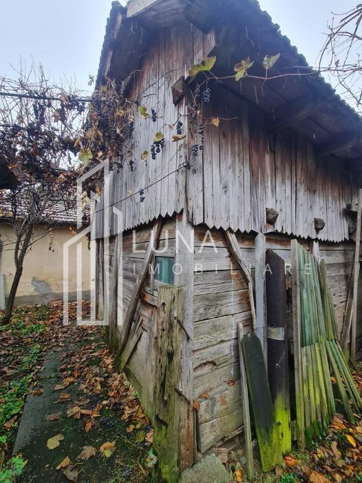 Casă cu teren de 1.000 m² – utilități complete, ideală pentru renovare - Poză 7