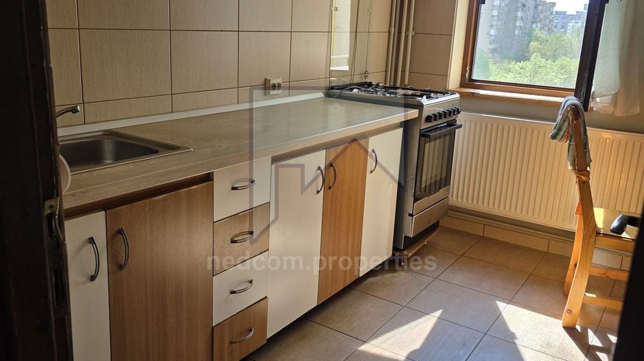 Inchiriere apartament 3 camere str. Novaci - Sebastian - Poză 1