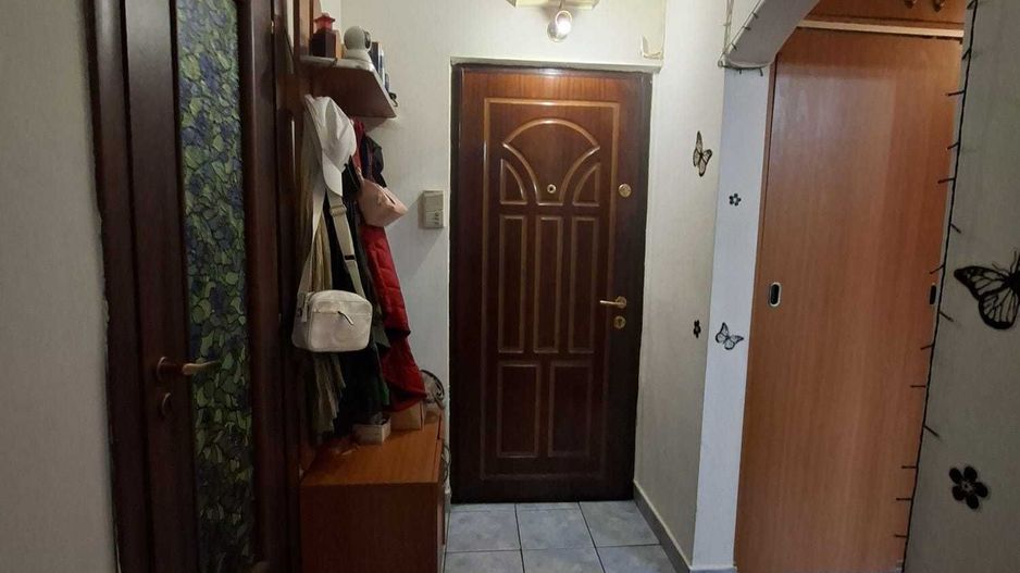 De vanzare apartament de 2 camere langa metrou 1 Decembrie, pret negociabil - Poză 2