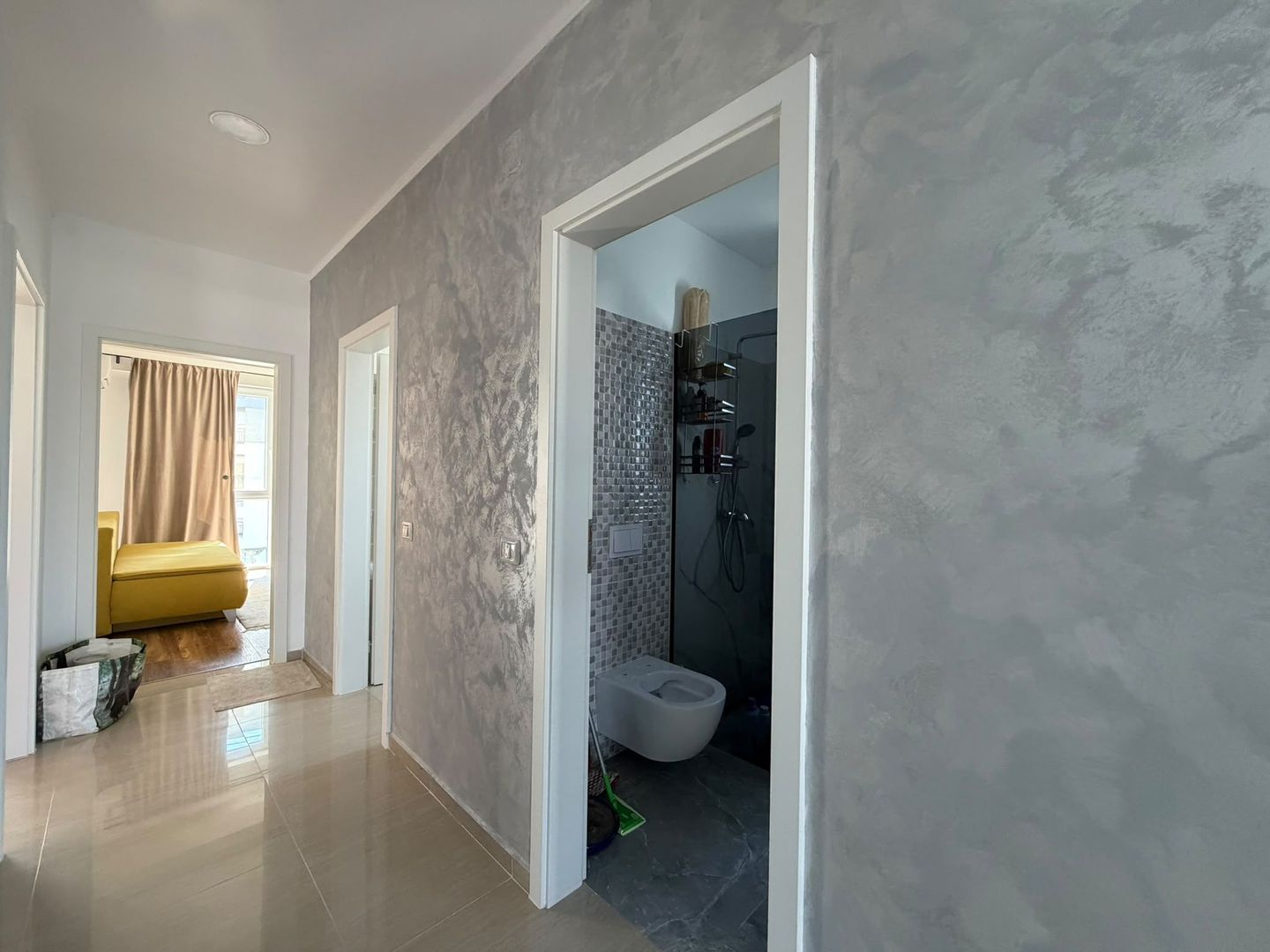 Apartament cu 3 camere, 2 bai si loc de parcare - Poză 12