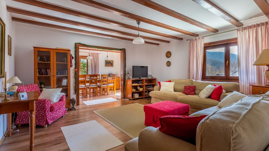 Casă de vacanță în Poiana Mărului. - Poză 4