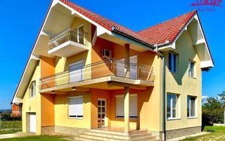 Casa lux in localitatea Sânmartin - Poză 1