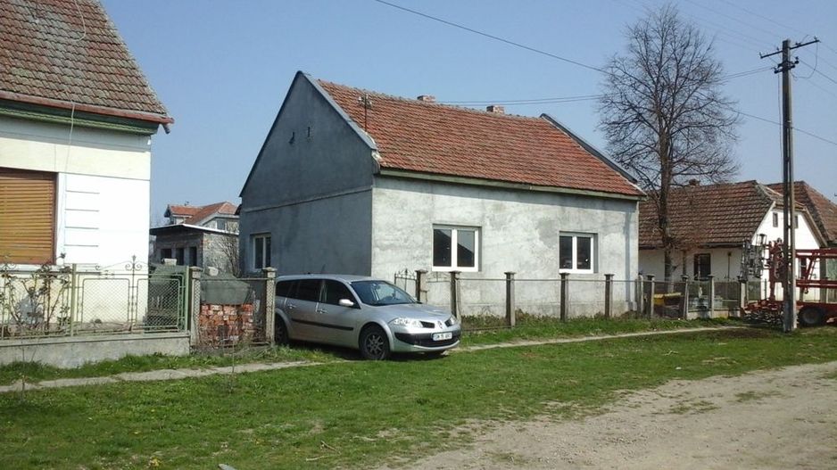 Casa 80 mp cu doua camere de vanzare in localitatea Pelisor - Poză 1