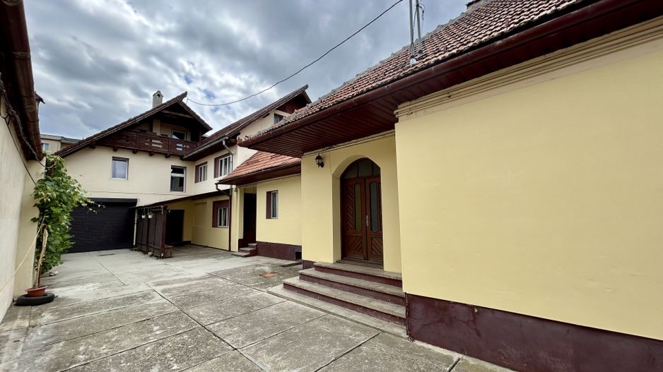 Pensiune cu potențial deosebit, vedere spectaculoasă spre Piatra Craiului - Poză 5