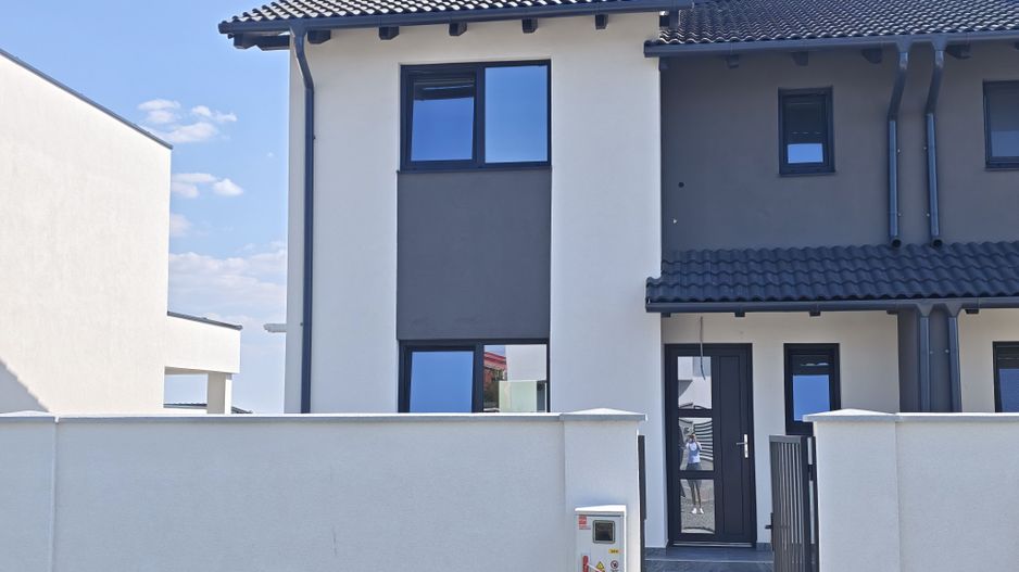 Sacalaz, 1/2 Duplex pe Etaj, 4 Camere,2 Bai,Terasa Acoperita - Poză 2