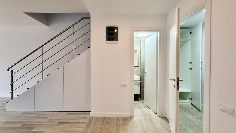 Cosmopolis - Vila N cu 2 Dormitoare si gradina proprie - Poză 3