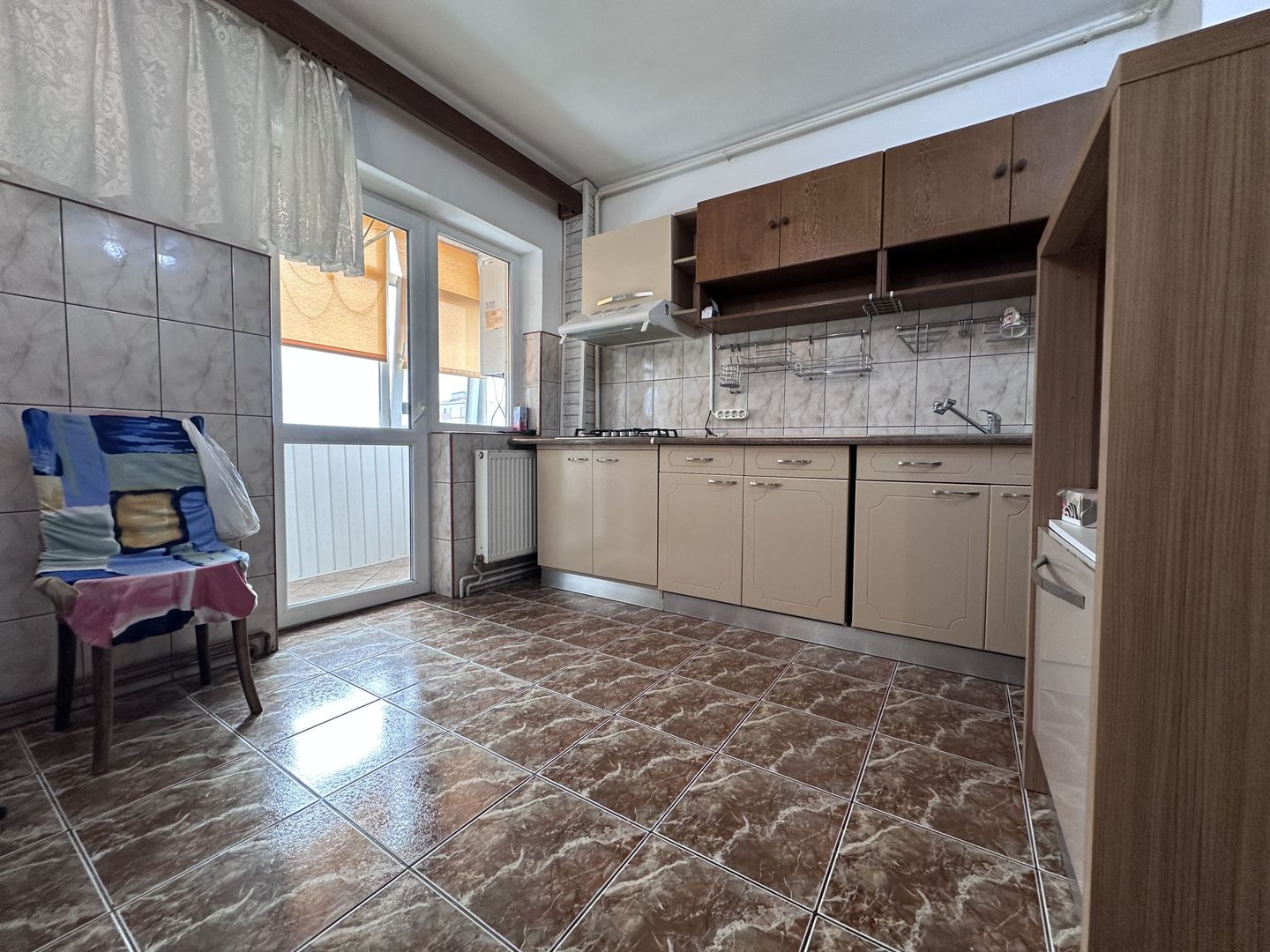 Vanzare apartament cu 4 camere luminos, vedere deschisă-Targoviste-M5 - Poză 9