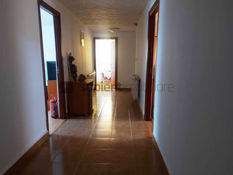 De vanzare casa si spatiu de restaurant in Tarian - Poză 11