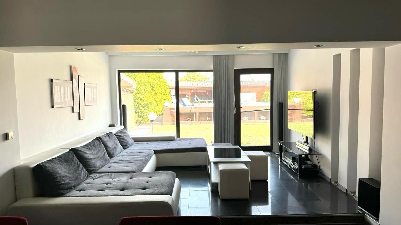 Vila premium cu piscina,  6 camere, pozitie ultracentrala, Sacalaz - Poză 1