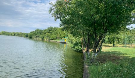 Teren 5963 mp deschidere lac Grivita 42 m cu deschidere la strazi 77 m
