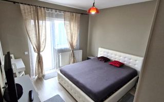 Apartament 3 camere de vanzare, etaj,2 Zona Dinicu Golescu Selimbar. - Poză 1