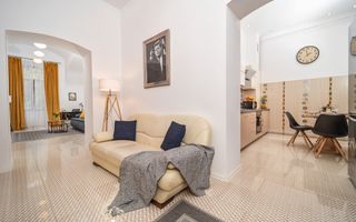 Apartament renovat in cladire istorica - Poză 3