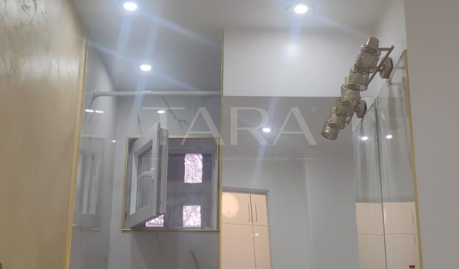 Apartament deosebit cu 3 camere decomandate, zona Campului. - Poză 8