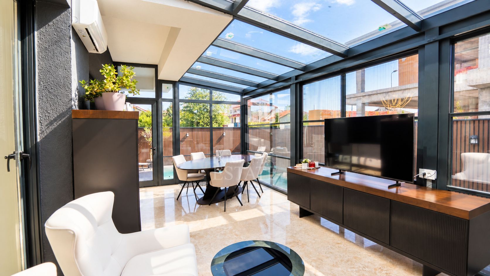 Casă spectaculoasă în Constanța | Design, tehnologie și confort - Poză 11
