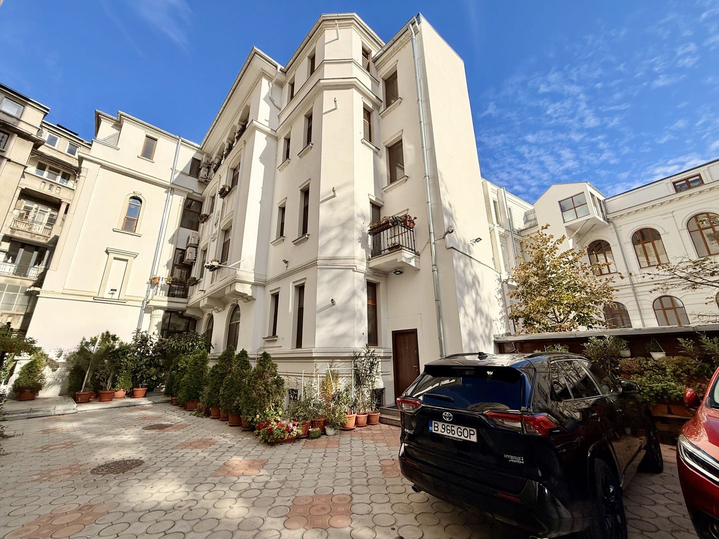 Piata Unirii Fantani Vila  500 mp utili curte 204 mp - Poză 4